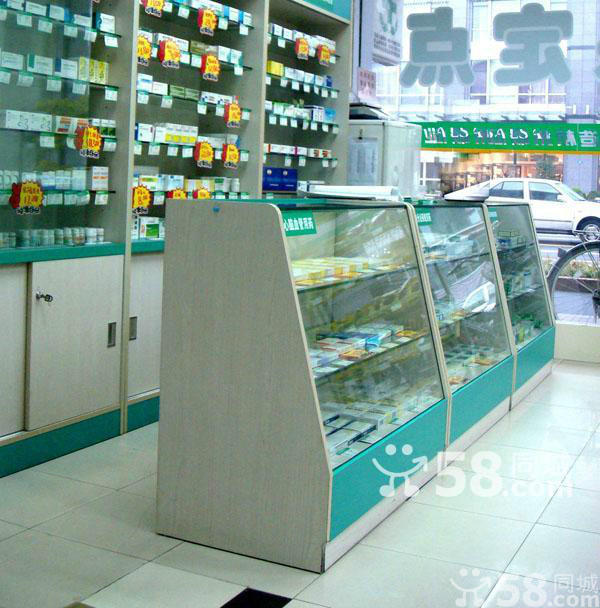 某大药房医药展柜